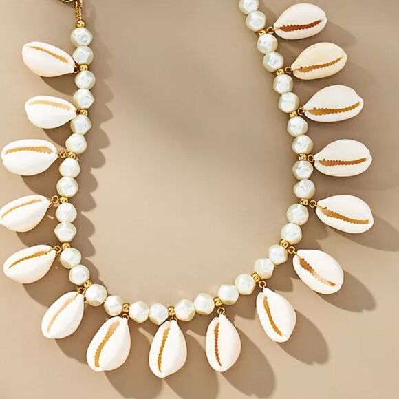 Elegant Shell and Pearl Necklace N919 - Picture 2 of 5